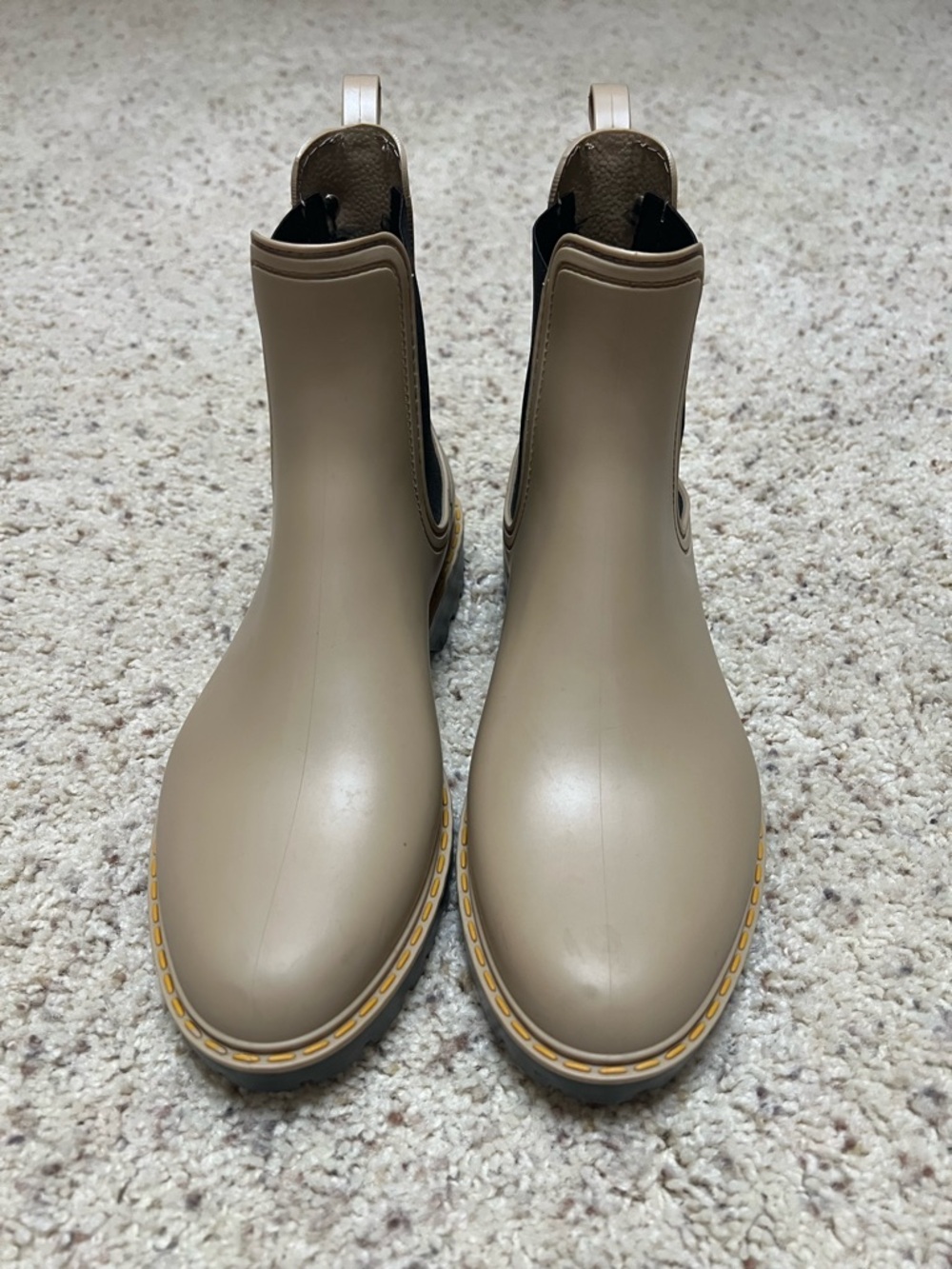 Women’s Igor Beige Soul Rain Boots size 9
